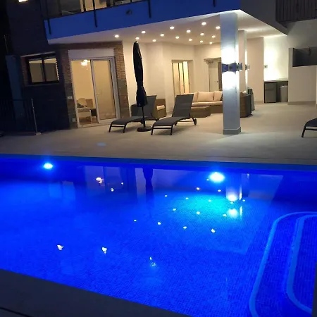 Luxury For 12 People El Faro