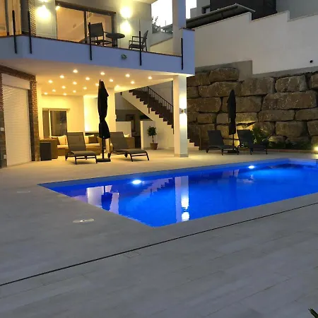Luxury For 12 People Villa *